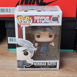 Funko Pop Vinyl #466 - Psycho Norman Bates w/ Box Protector (Alfred Hitchcock)
